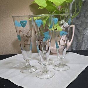 Retro Blue and Gold Patterned Glasses Set.